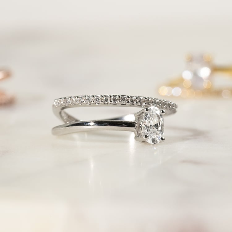 Atypický zásnubní prsten s diamanty Lori 137543