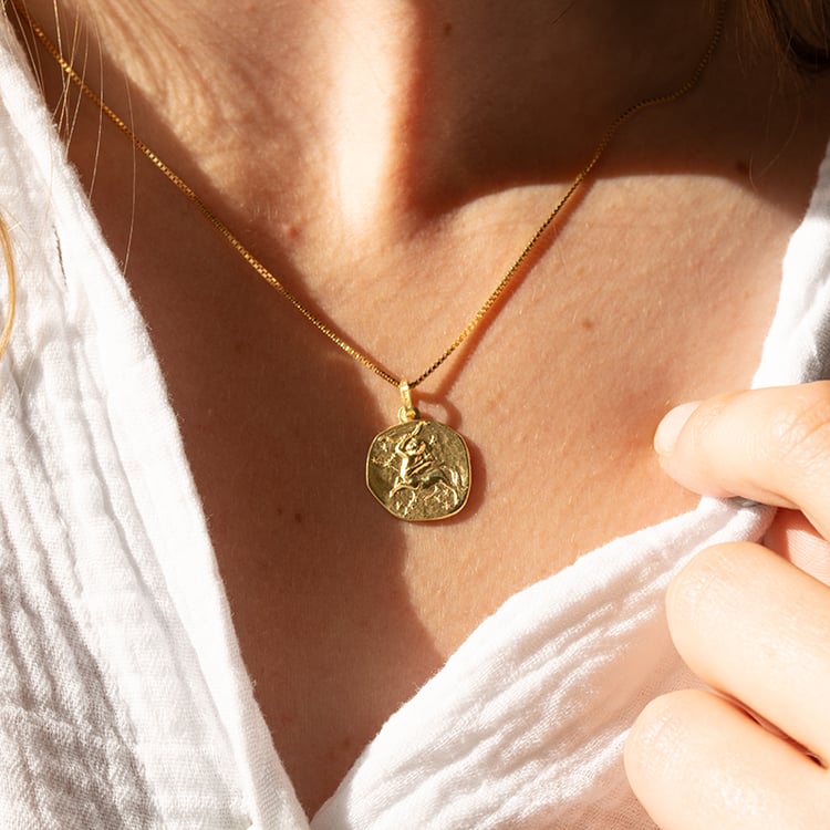 Zlatý přívěsek se symboly znamení zvěrokruhu 145599