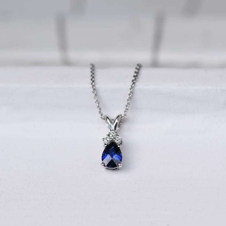 Safírový náhrdelník 20400