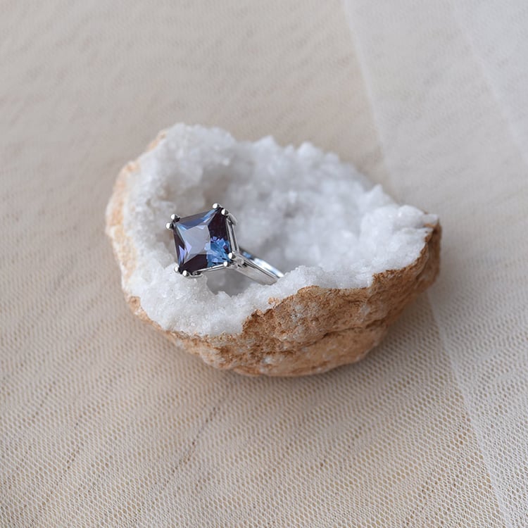 Zlatý prsten s alexandritem 72443