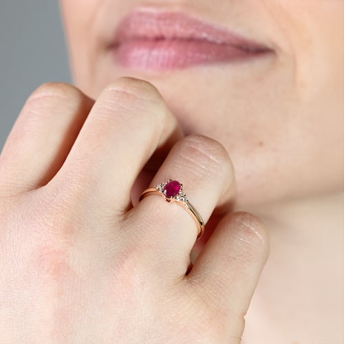 Zásnubní prsten s rubínem a diamanty Sheldo