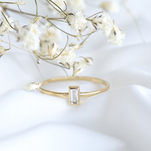 Minimalistický prsten s baguette moissanitem Avice