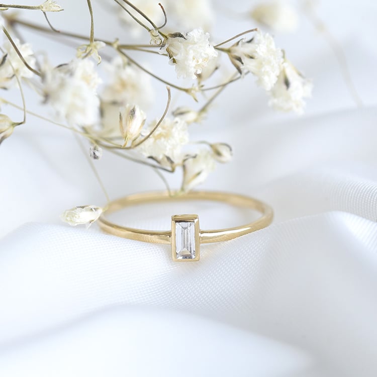 Minimalistický prsten s baguette moissanitem Avice 112012