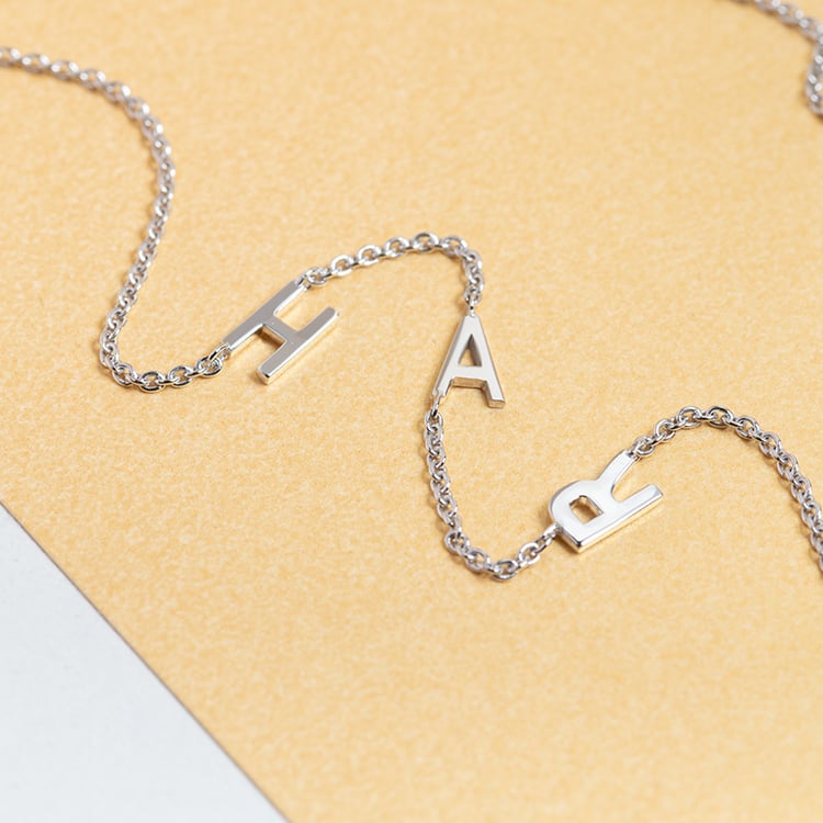 Stříbrný náhrdelník se 3 písmenky podle vaší volby Lupe 149225