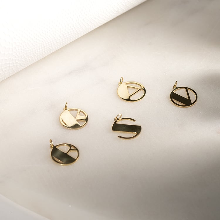 Stříbrný přívěsek s vykrojeným písmenem Alfabet 132873