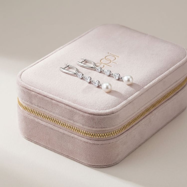 Stříbrné jednoduché visací náušnice s perlou a zirkony Amanda 166314