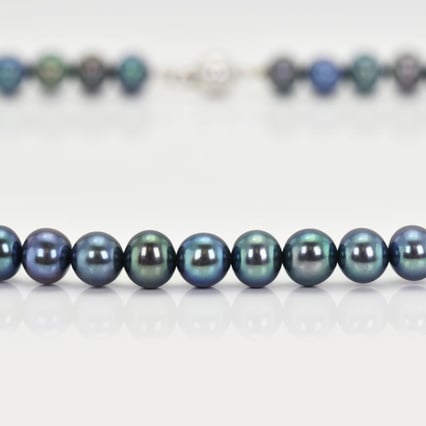 Zlatý náhrdelník s černými 6-6.50mm perlami Elodie