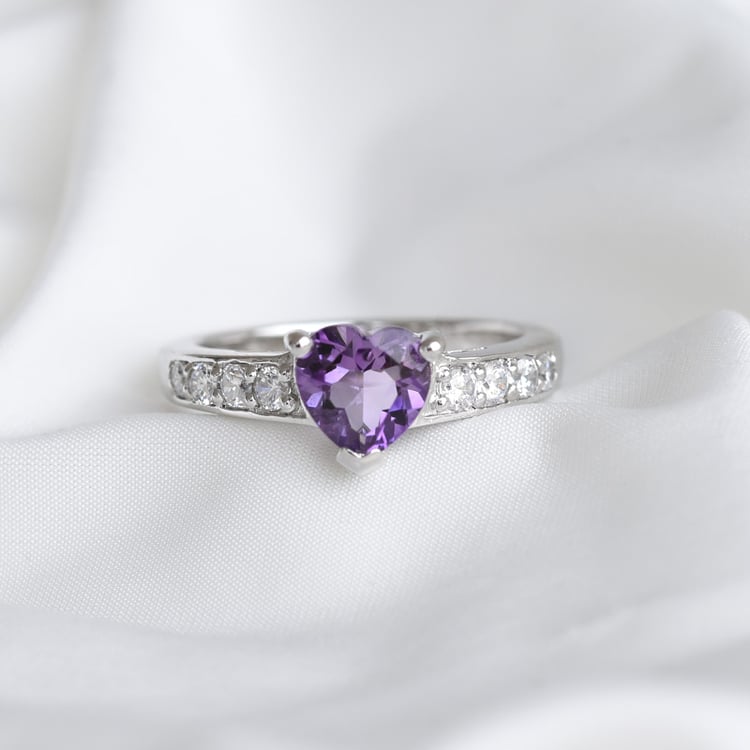 Ametystové srdce ve stříbrném prstenu 84694