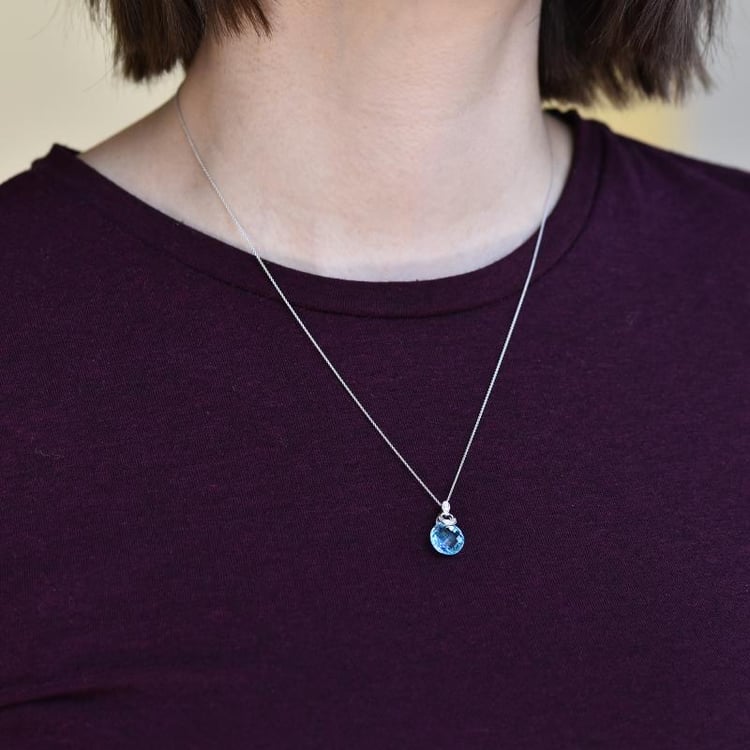 Náhrdelník s topazem 29547