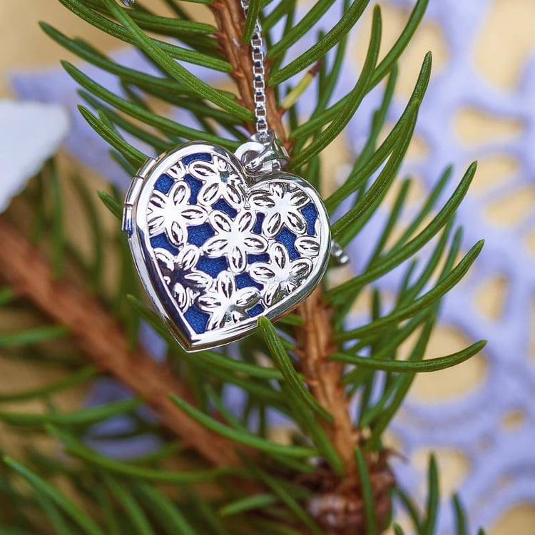 Stříbrný srdíčkový medailon 15443