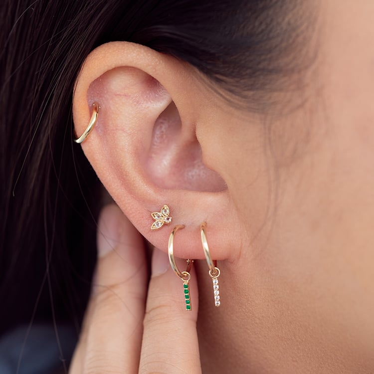 Zlaté visací náušnice se smaragdy Elaine 124532