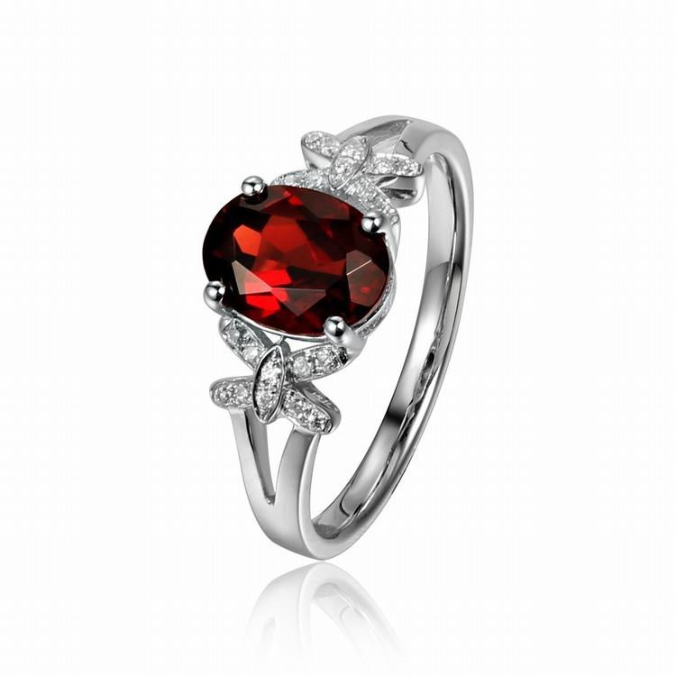 Zlatý prsten s granátem s diamantovými motýlky 4746