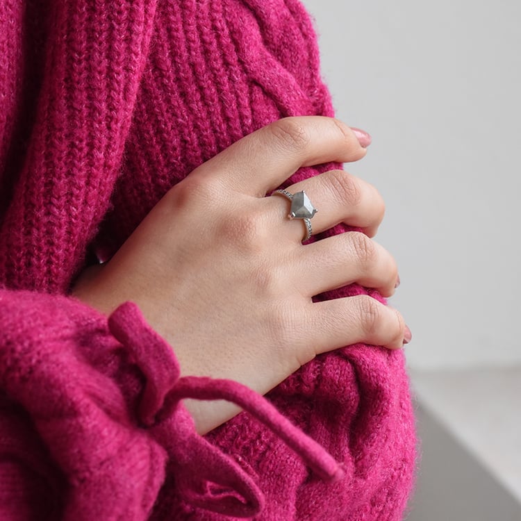 Zásnubní prsten se salt and pepper diamantem 73715