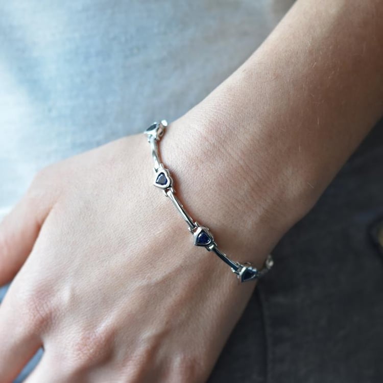 Stříbrný náramek 15049