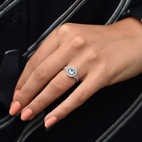 Zásnubní halo prsten s moissanitem a lab-grown diamanty Varana