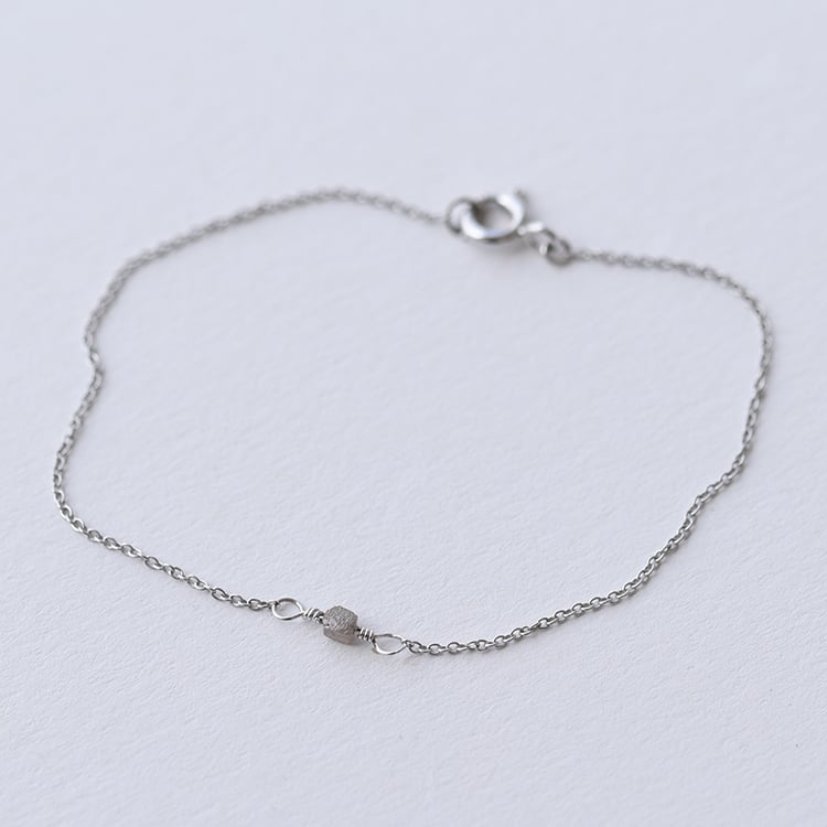 Náramek s bílou kostkou 62268