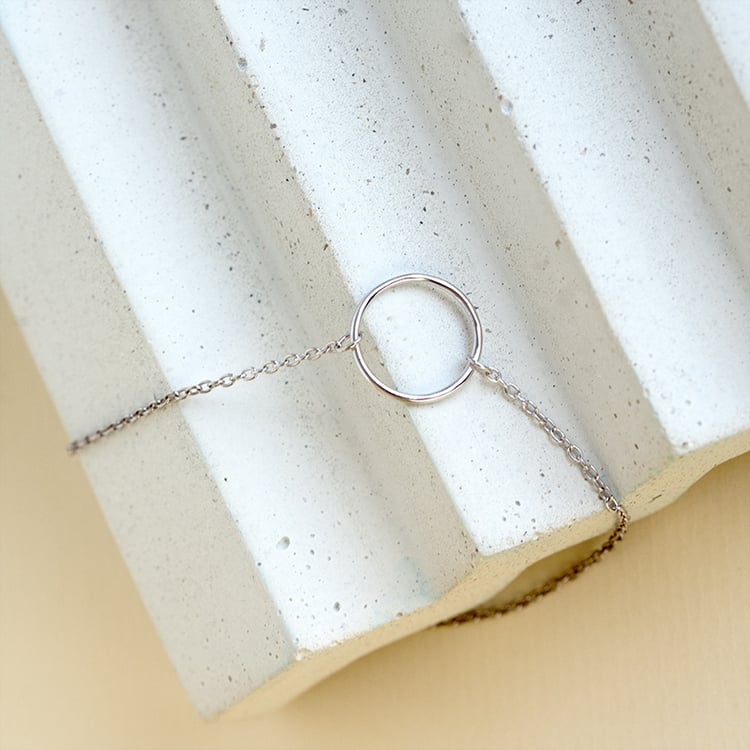 Stříbrný náhrdelník minimalistického tvaru Karma 124674