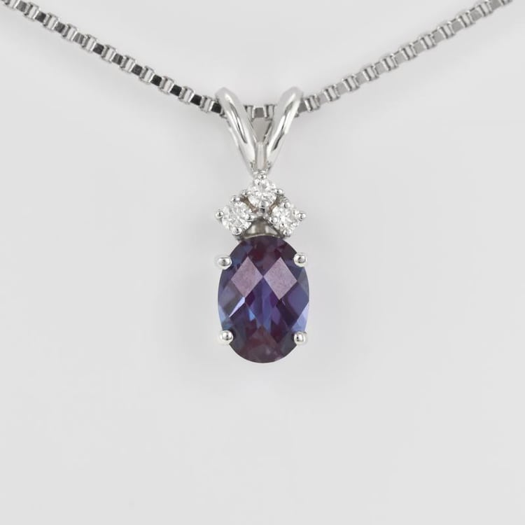 Zlatý náhrdelník s alexandritem a diamantem Izan 15361