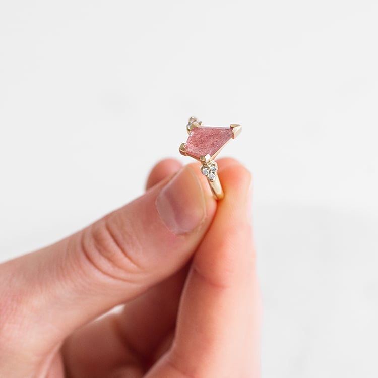 Jedinečný prsten s jahodovým achátem Kettil 120029