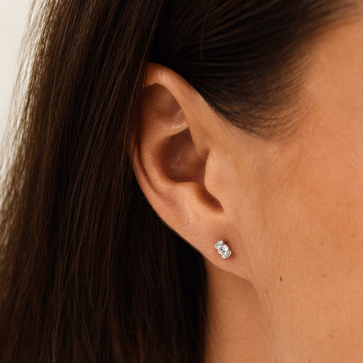 Minimalistické stříbrné peckové náušnice s lab-grown diamanty Vilhelmina 163164