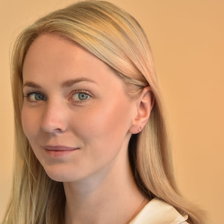 Minimalistické zlaté náušnice Janne 104323