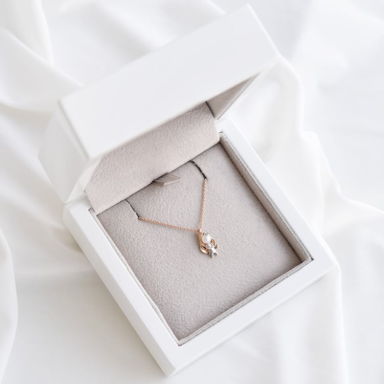 Zlatý náhrdelník s perlou 91811