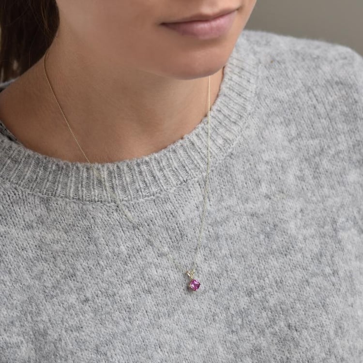 Zlatý náhrdelník s růžovým safírem 36748