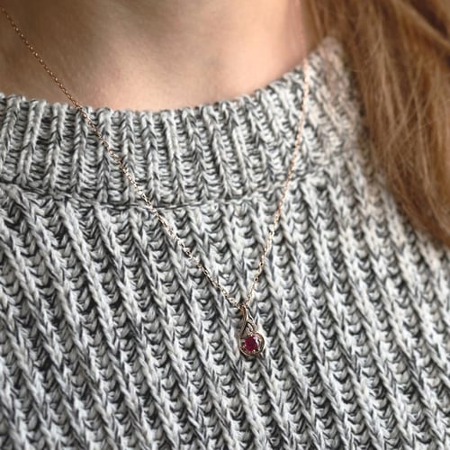 Elegantní přívěsek s rubínem a diamanty Cor