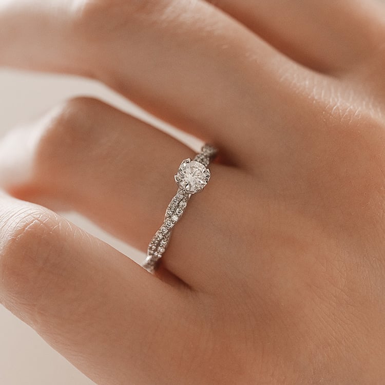 Proplétaný zásnubní prsten s lab-grown diamanty Minna 152680