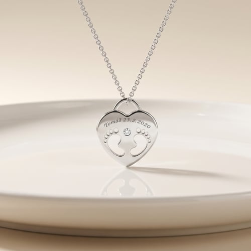 Stříbrný přívěsek dětské nožičky s diamantem a gravírem Olivia