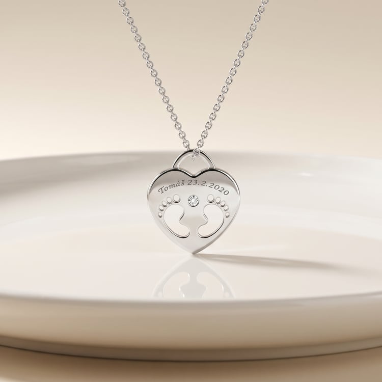 Stříbrný přívěsek dětské nožičky s diamantem a gravírem Olivia 167086