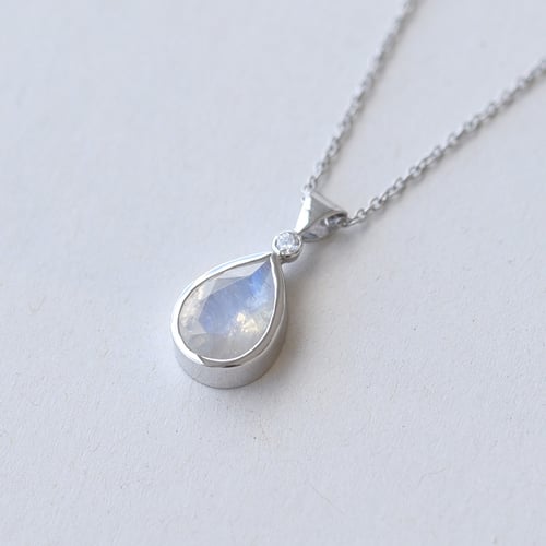 Zlatý přívěsek s měsíčním kamenem a diamantem Moontly