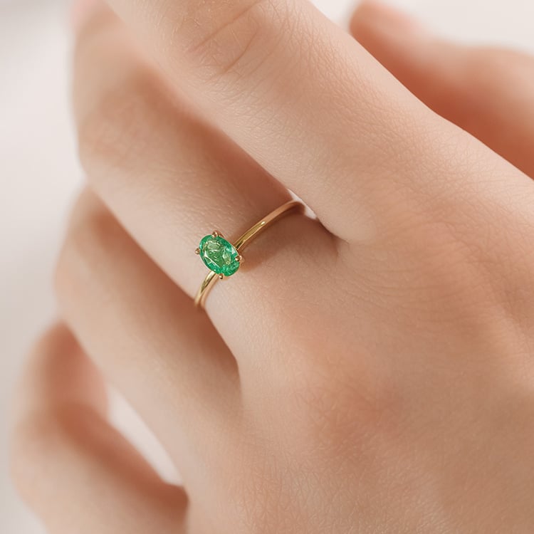 Elegantní zásnubní prsten s oval smaragdem Frost 152779