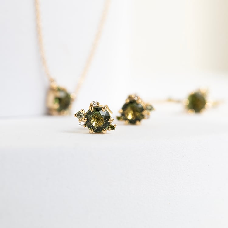 Cluster náušnice s vltavíny, safíry a diamanty Alary 143947