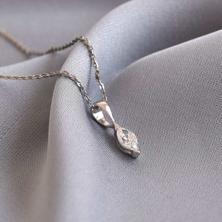 Zlatý náhrdelník s 0.22ct GIA certifikovaným marquise diamantem 78309