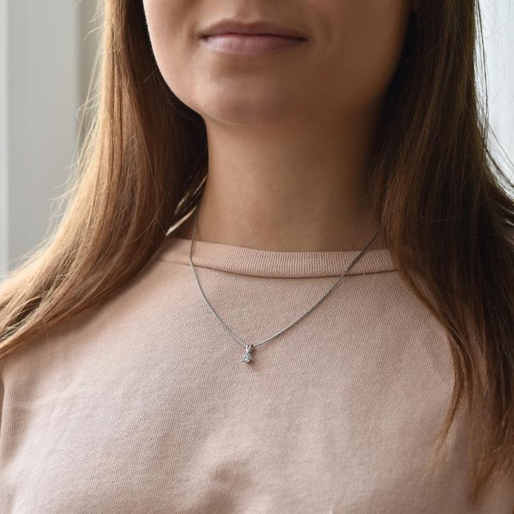 Platinový náhrdelník s diamantem 35974