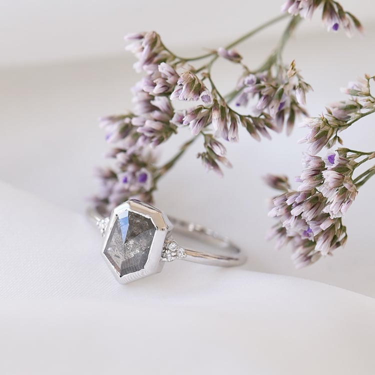 Prsten se salt and pepper diamantem ze zlata 79503