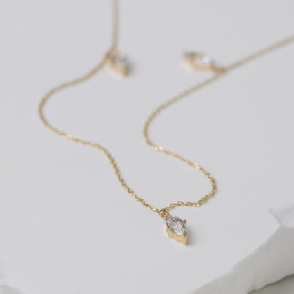 Zlatý náhrdelník s bílým topazem Rosalva