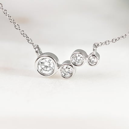 Moderní stříbrný náhrdelník s diamanty Viola