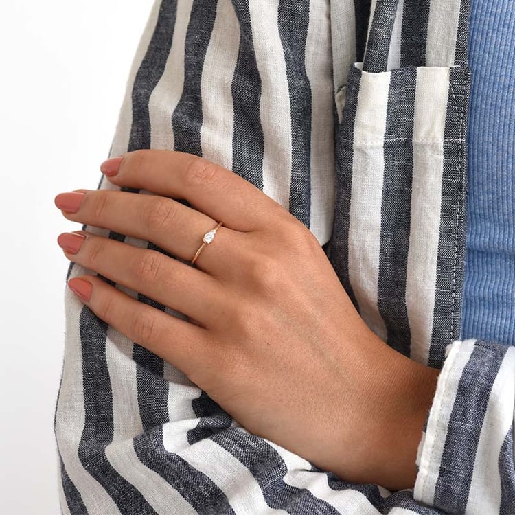 Zlatý prsten s pear IGI certifikovaným diamantem 84373