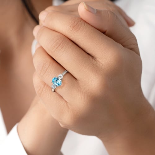 Zásnubní prsten s topazem a lab-grown diamanty Brink