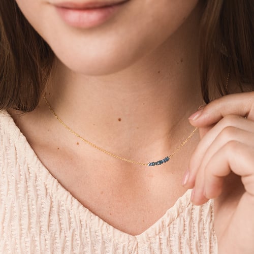 Zlatý choker s nebroušenými modrými diamanty Inaku