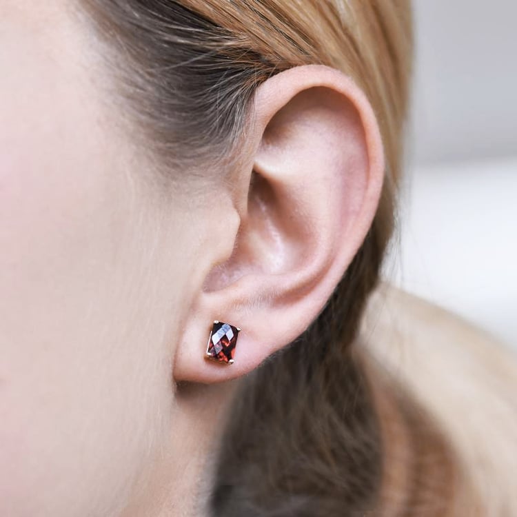 Zlaté náušnice s radiant granáty Handan 114288