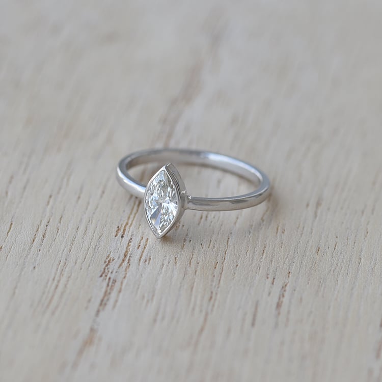 Prsten s marquise diamantem 62632