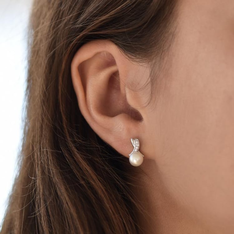 Náušnice s bílými perlami 17879