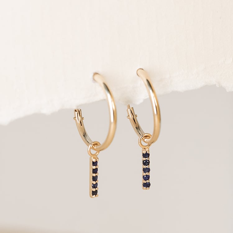 Zlaté visací náušnice s modrými safíry Elaine 122997