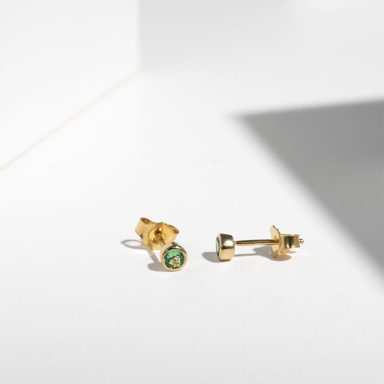 Minimalistické bezel náušnice s tsavorit granáty Tofine 123309