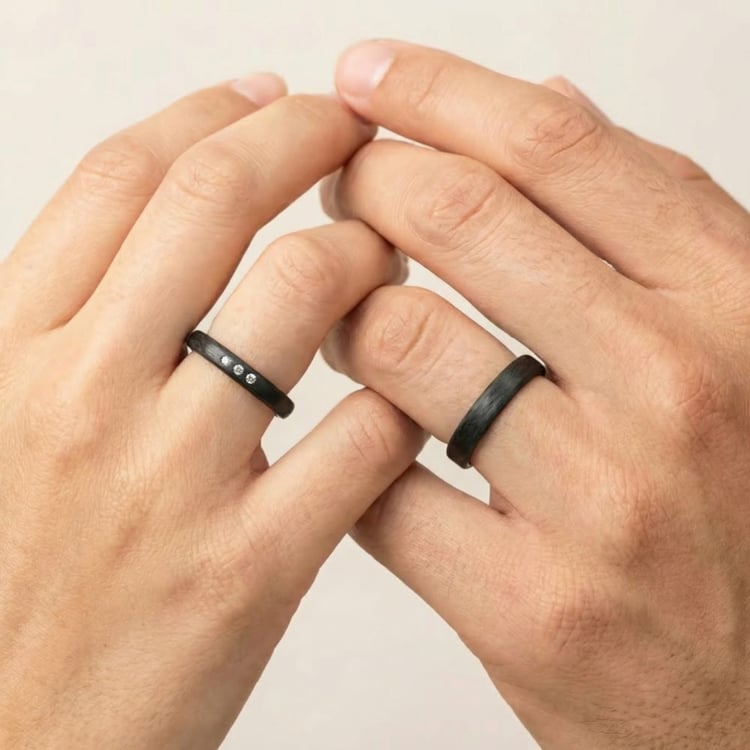 Ploché karbonové snubní prsteny s diamantem Dammu 166640