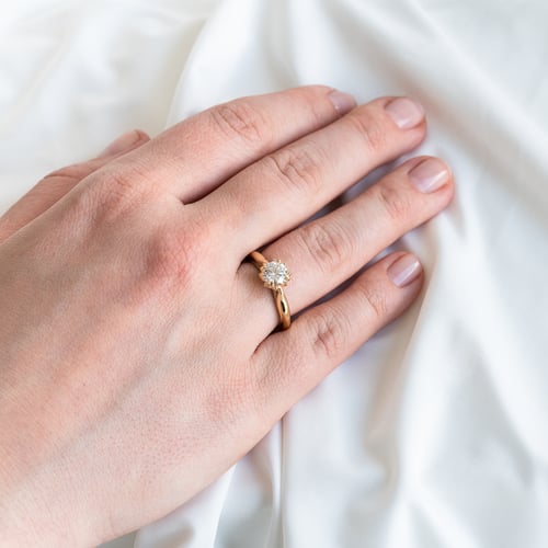 Zásnubní prsten s postranními diamanty Libby