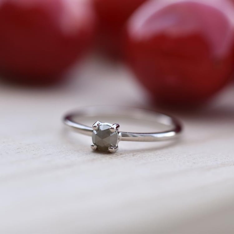 Zlatý prsten s diamantem 44266